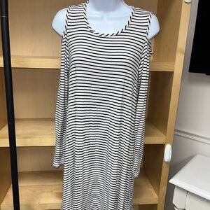 A PEA IN THE POD MATERNITY STRETCH STRIPED COLD SHOULDER COMFY DRESS SMALL